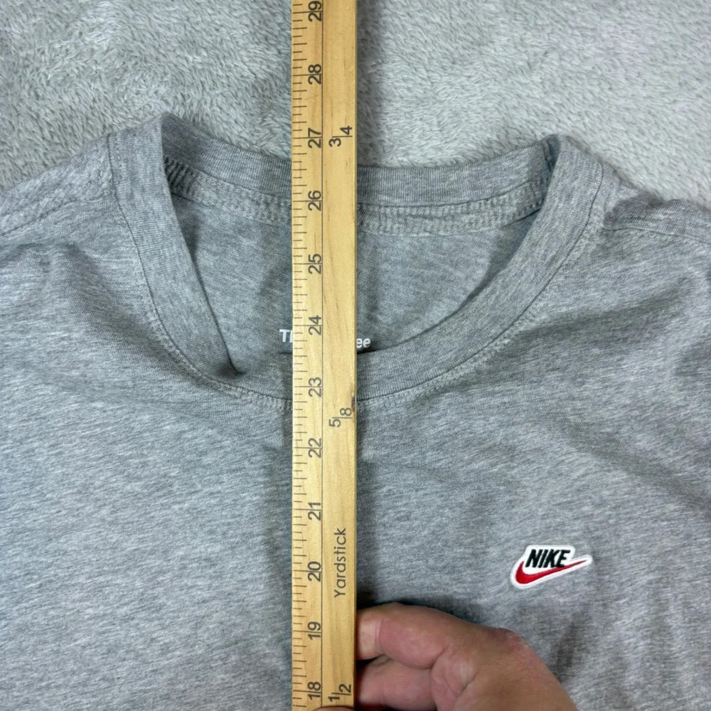 Nike sportswear essential